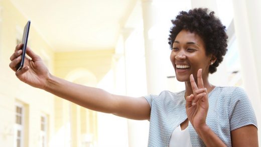 Doing this in selfies could let thieves steal your identity