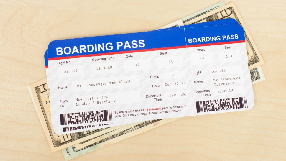 Why you should NEVER throw away or post pictures of your airline boarding  pass - Komando.com