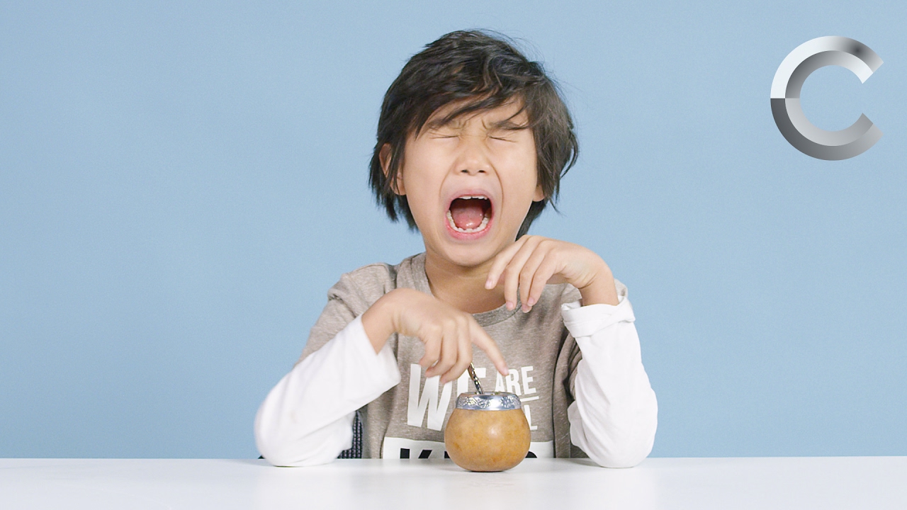 Kid astd. Ребенок Пробует. Ребенок Пробует на вкус. Малыш Пробует.