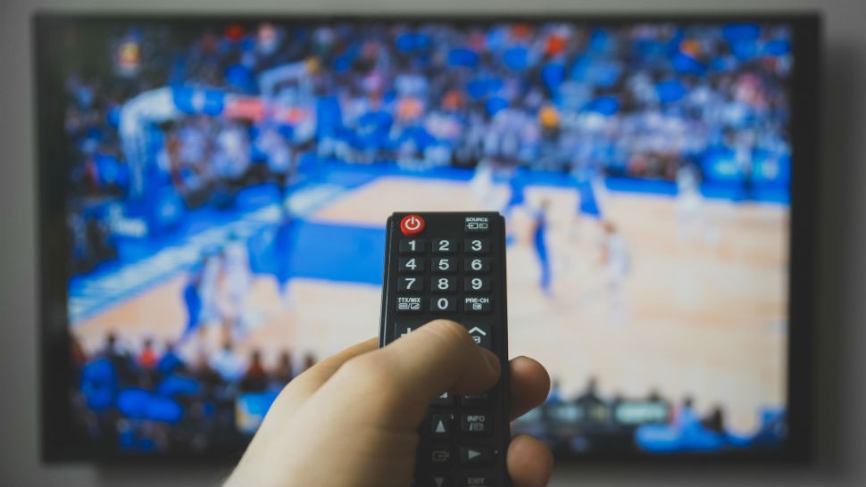 HDTV basketball, hand with remote control Dreamstime