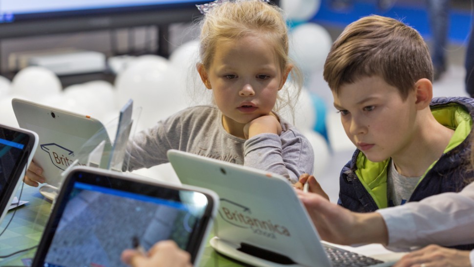 kids learning electronics