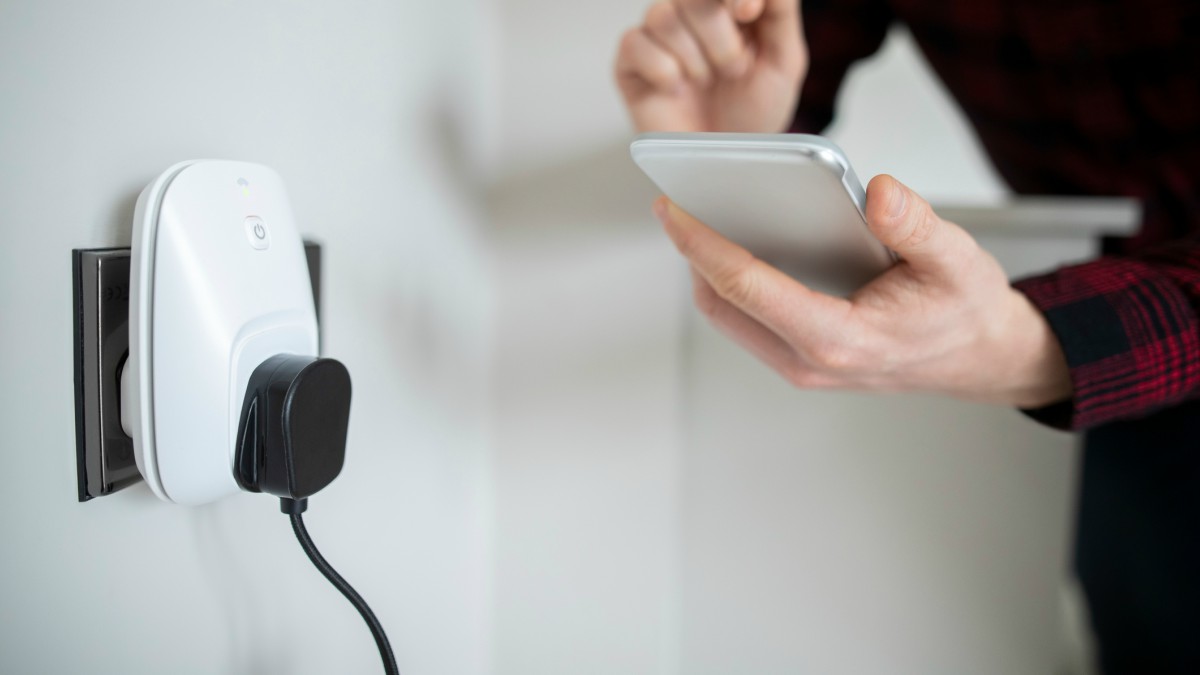 Smart plugs vs. switches