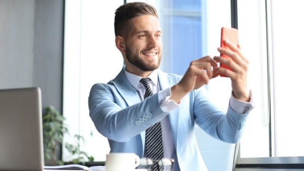 How to take the perfect profile pic for social media sites
