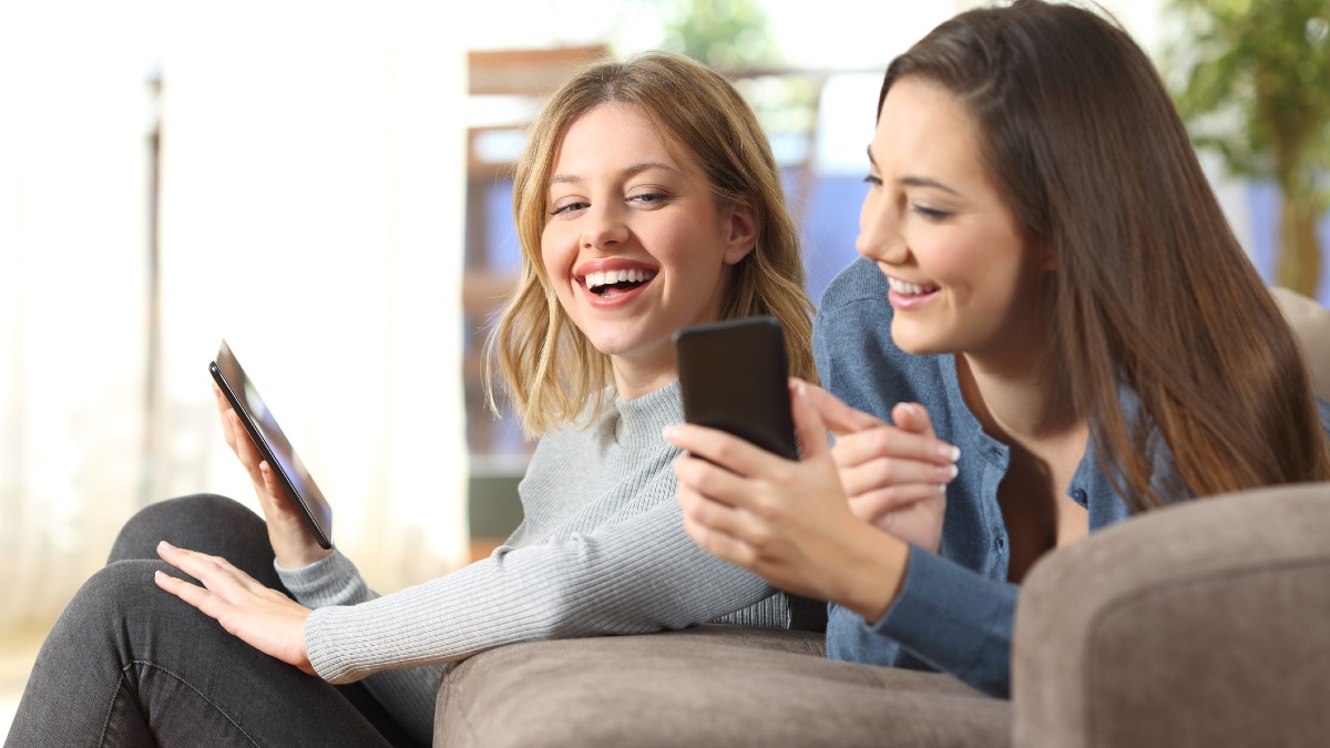 Use WhatsApp to send pics and videos between iPhone and Android 4 Use WhatsApp to send pics and videos between iPhone and Android