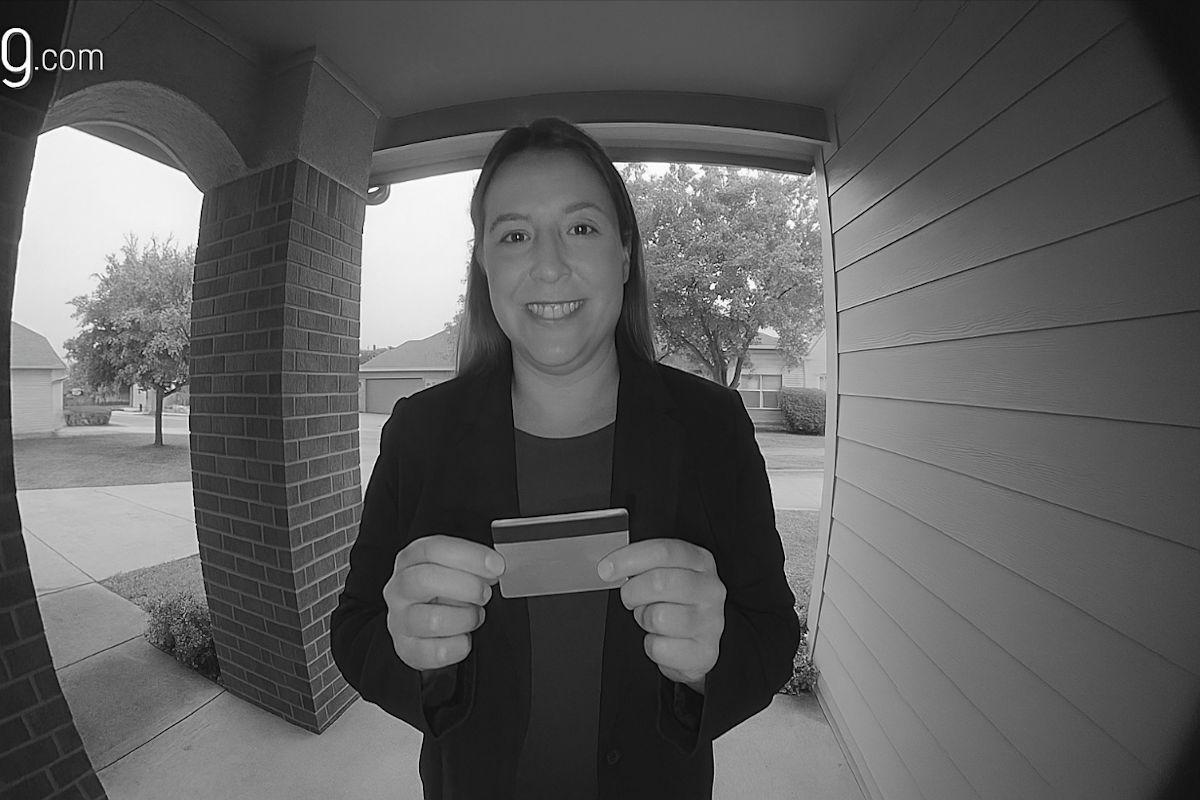 🎥 She rang his doorbell. Smiled. Took his bank card. Then drained his bank account.